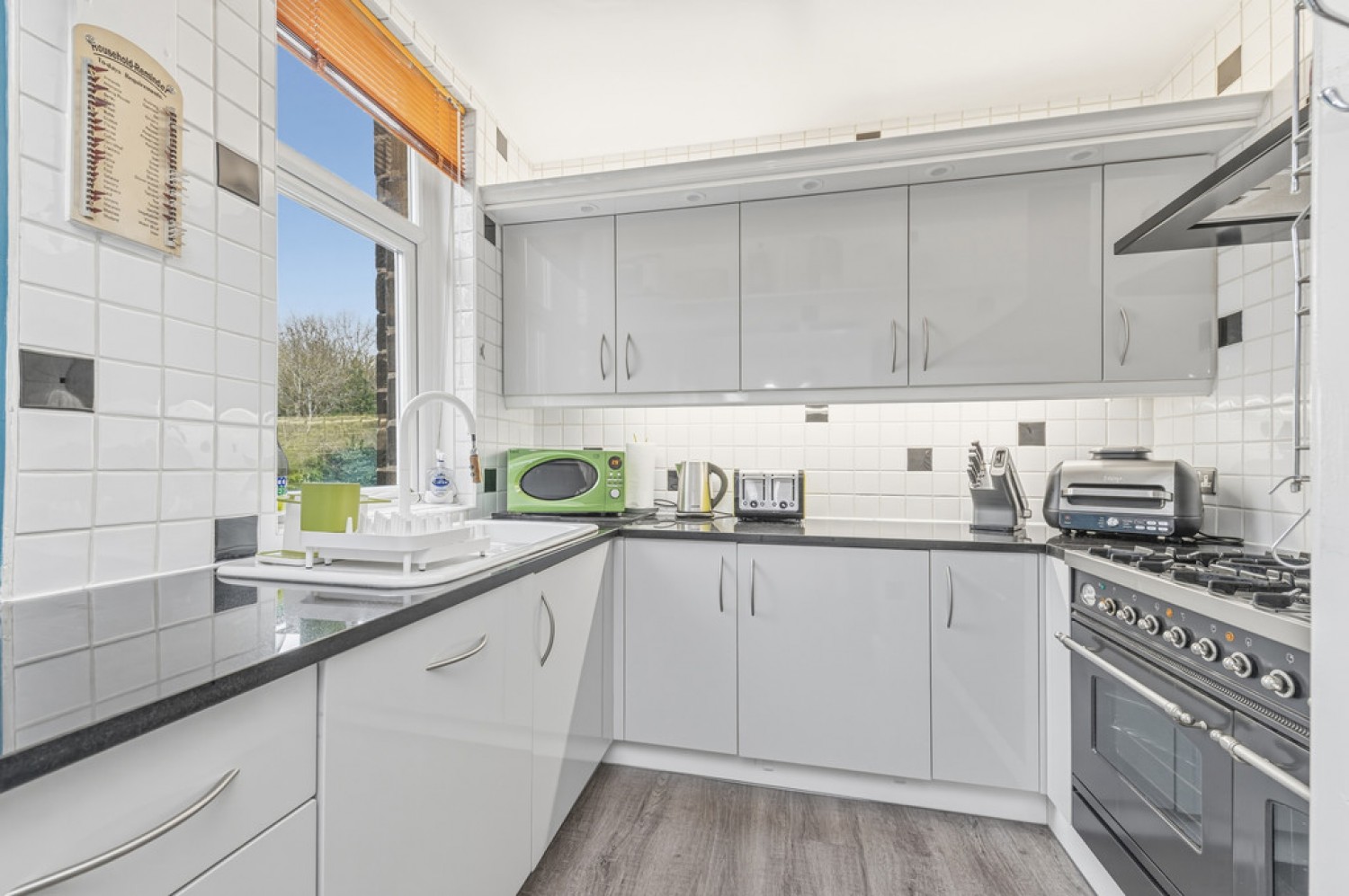 2 bedroom House for Sale West Close, Fartown