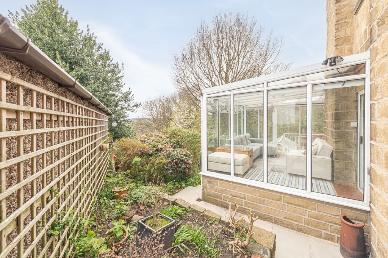 2 bedroom House for Sale West Close, Fartown