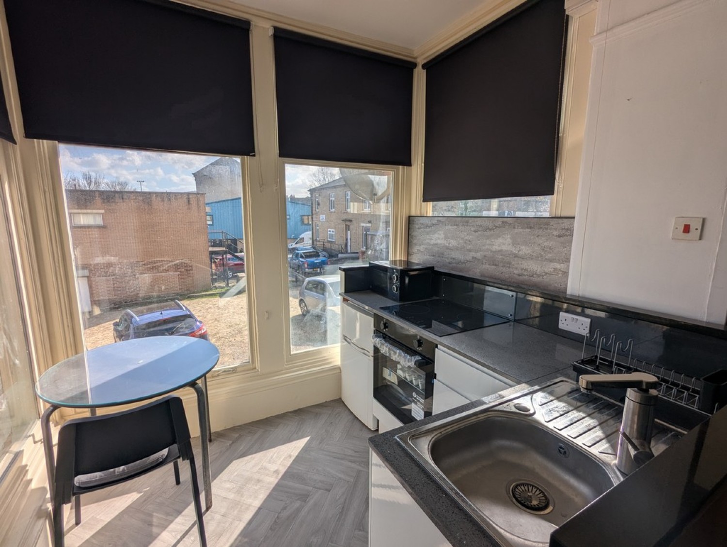 1 bedroom Flat for Letting Clare Hill, Huddersfield