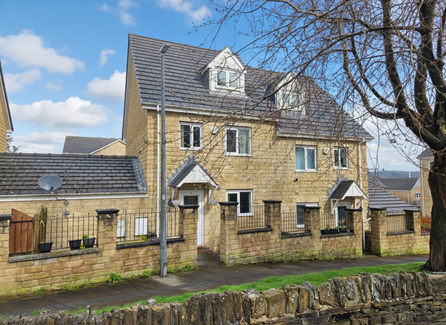 3 bedroom House for Sale Holly bank Road, Lindley