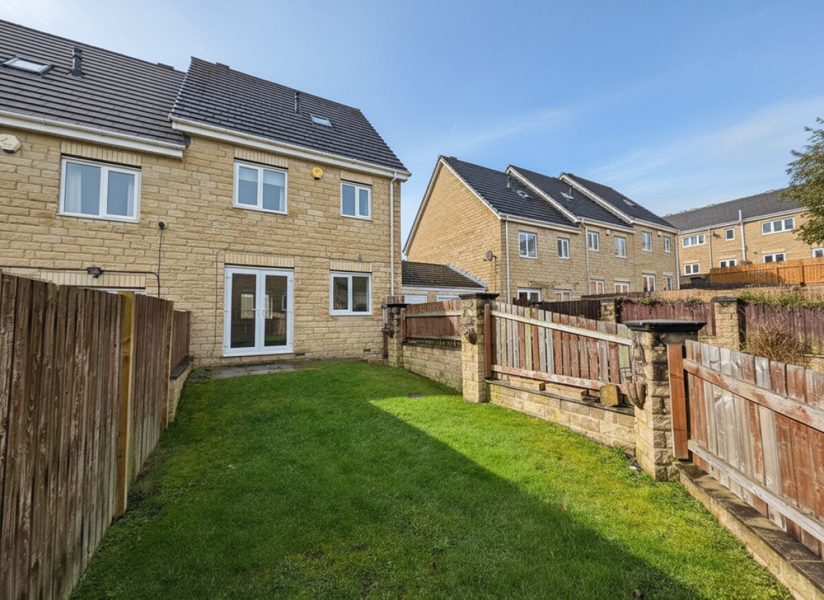 Holly bank Road, Lindley