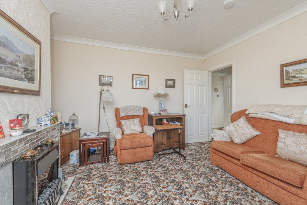 Turnshaws Avenue, Kirkburton