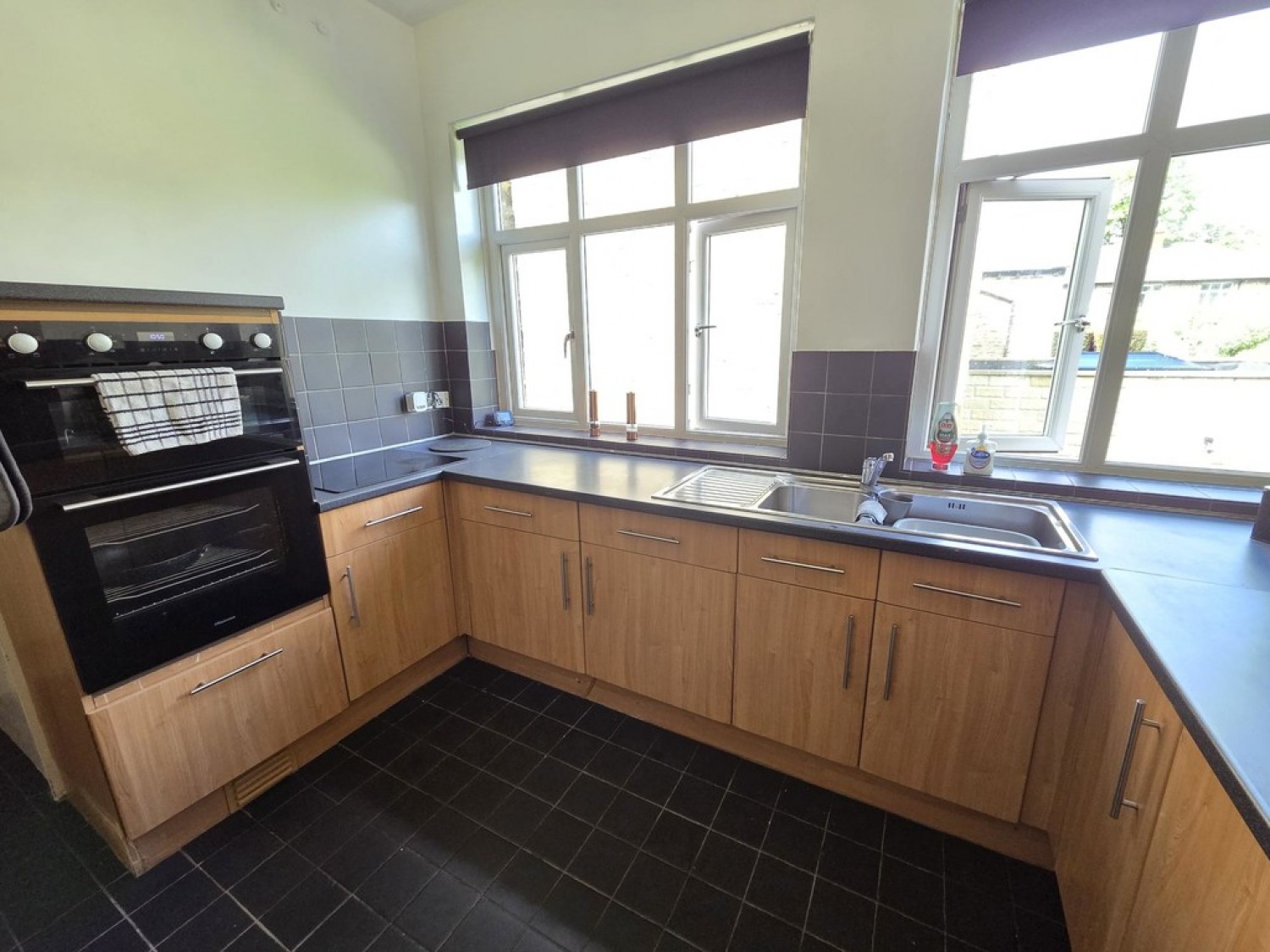 2 bedroom Flat for Letting Heaton Road, Huddersfield