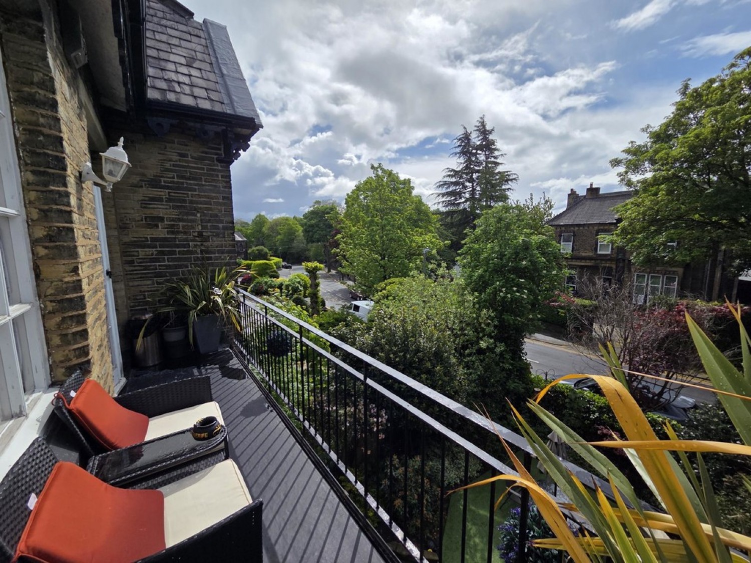 2 bedroom Flat for Letting Heaton Road, Huddersfield