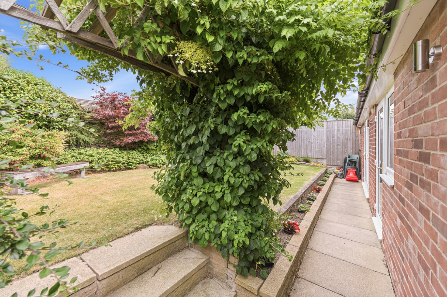 3 bedroom Bungalow for Sale Manor Park Way, Lepton