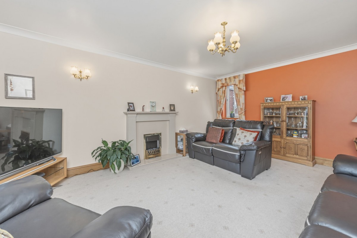Manor Park Way, Lepton