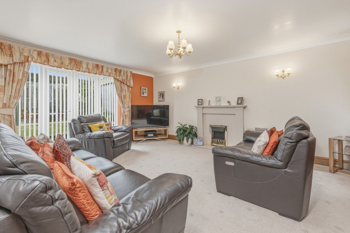 Manor Park Way, Lepton