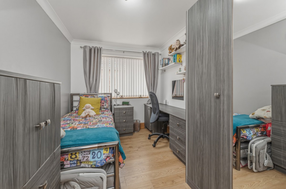 Manor Park Way, Lepton