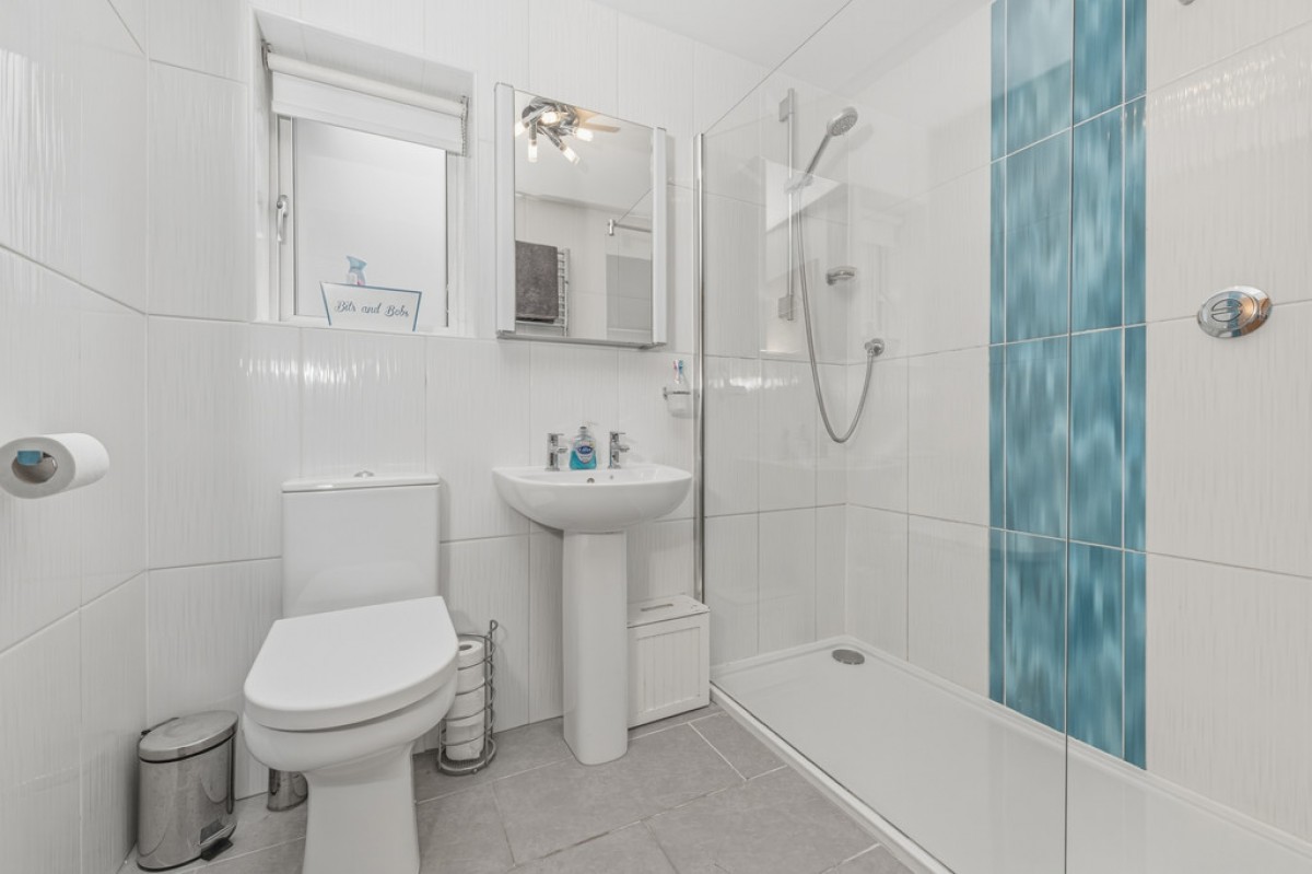 Manor Park Way, Lepton