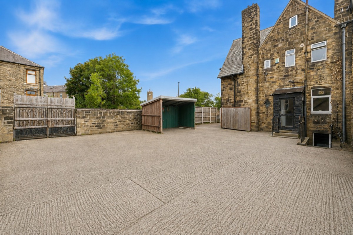 Yew Street, Fartown