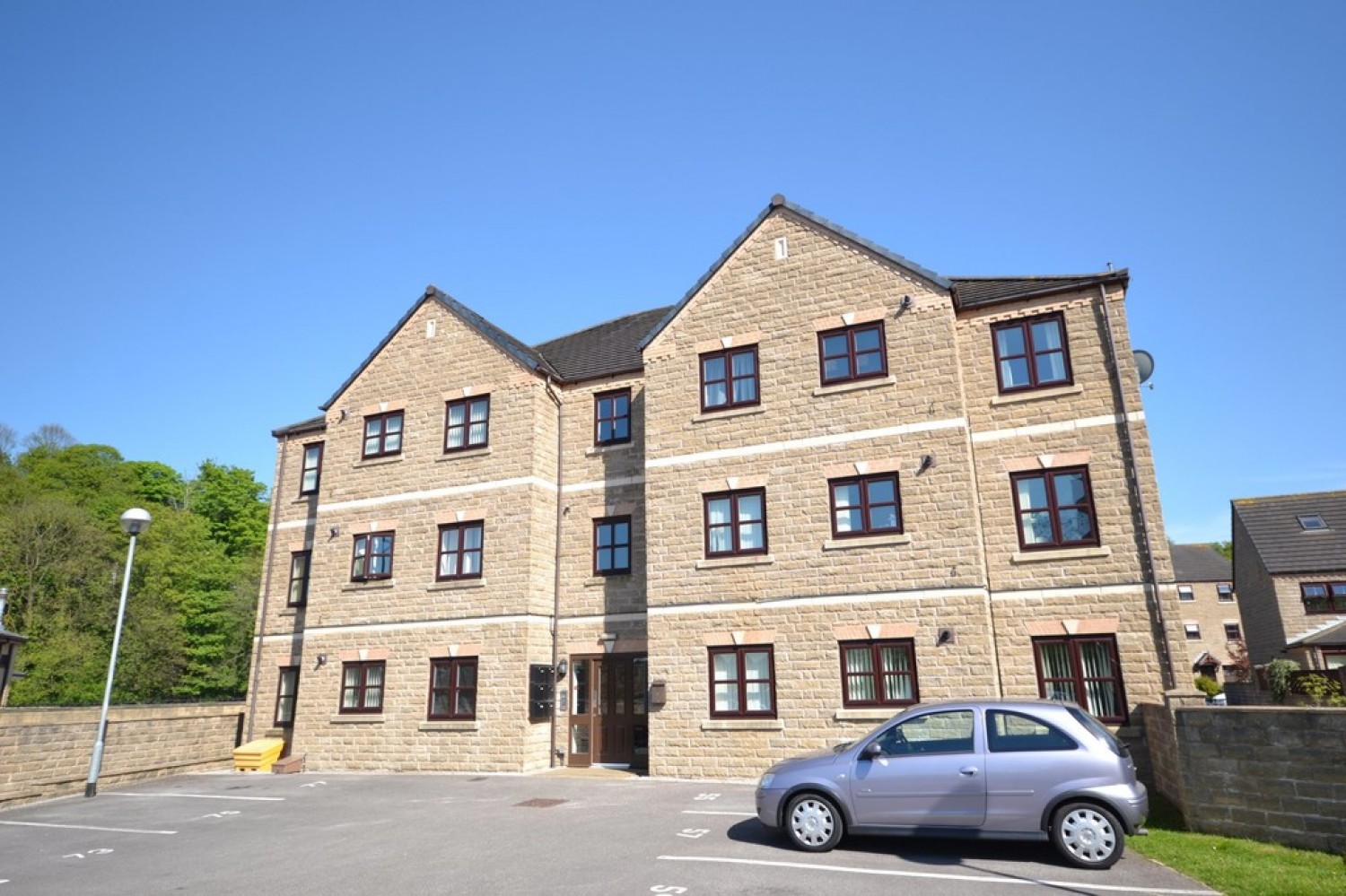 2 bedroom Flat for Sale Mereside, Fenay Bridge