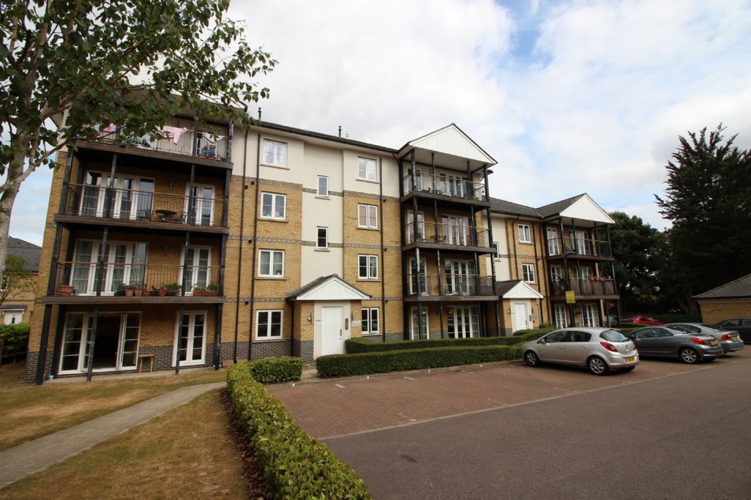 2 bedroom Flat for Letting Leonard Place, Clarendon Way