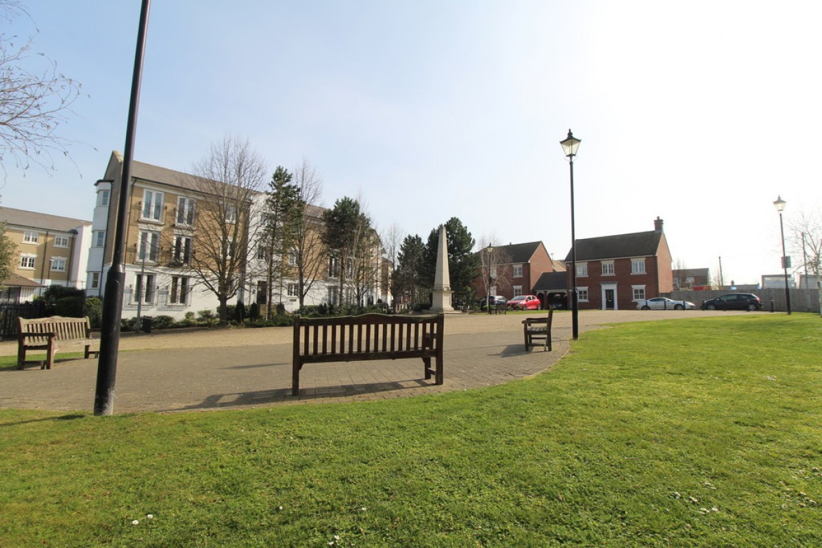 George Williams Way, Town Centre