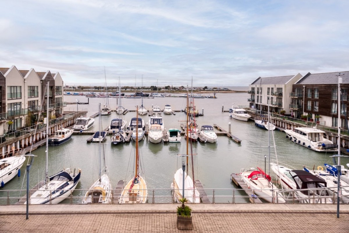 Harbour Square, Waterside Marina