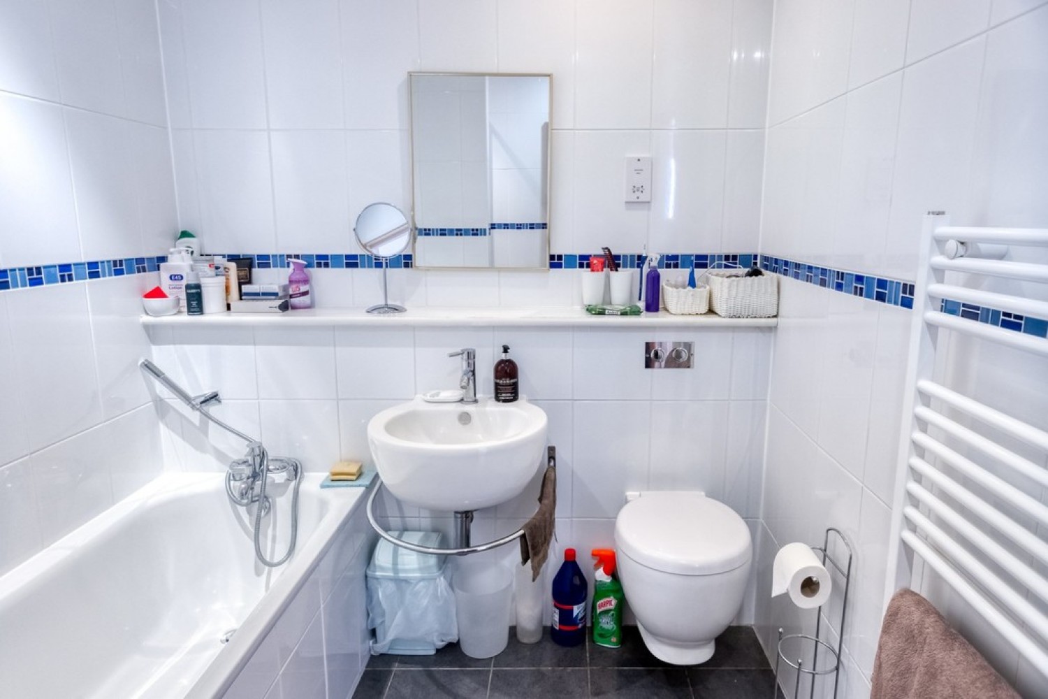 2 bedroom Flat for Letting Harbour Square, Waterside Marina