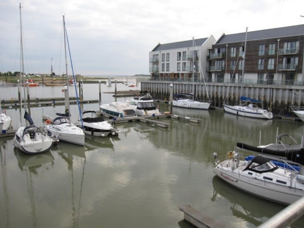 Harbour Square, Waterside Marina