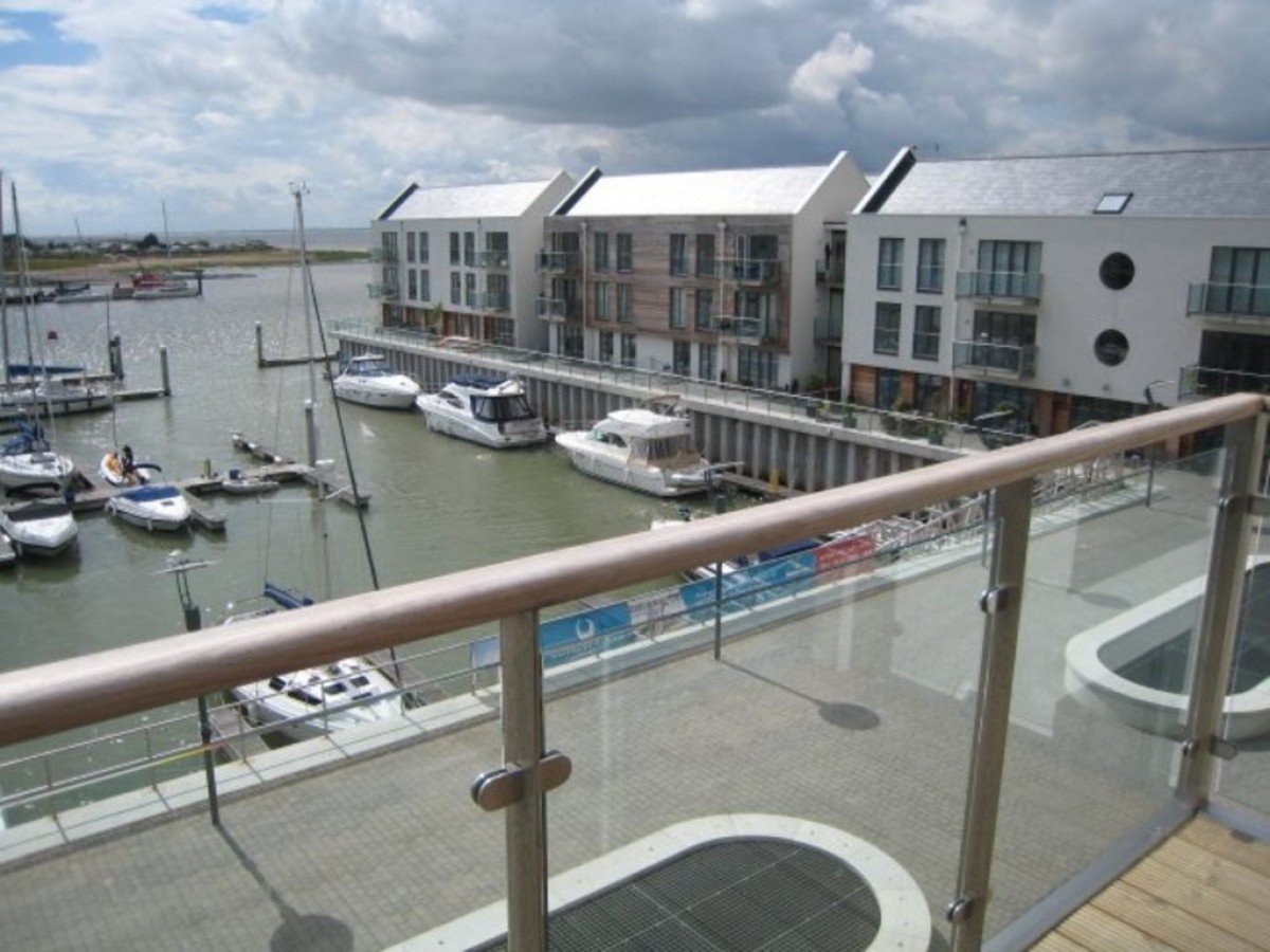 Harbour Square, Waterside Marina