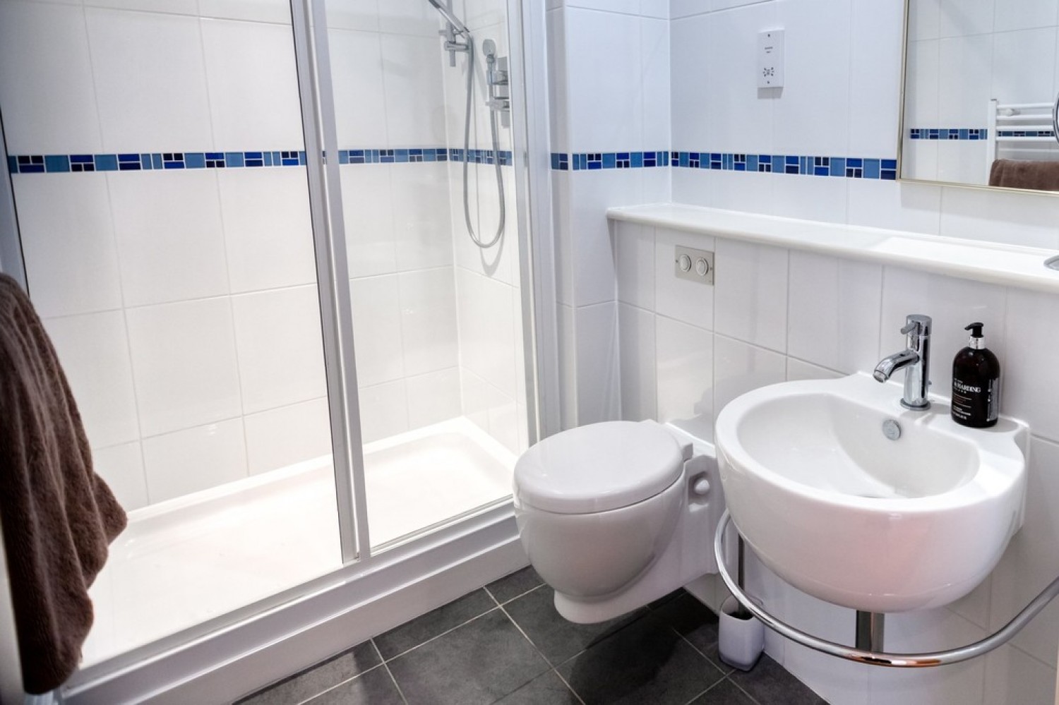 2 bedroom Flat for Letting Harbour Square, Waterside Marina