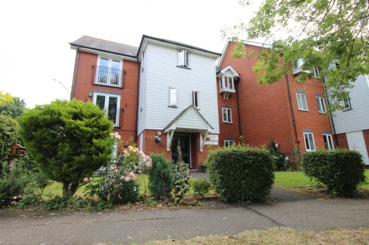Victoria Chase, North Station Road