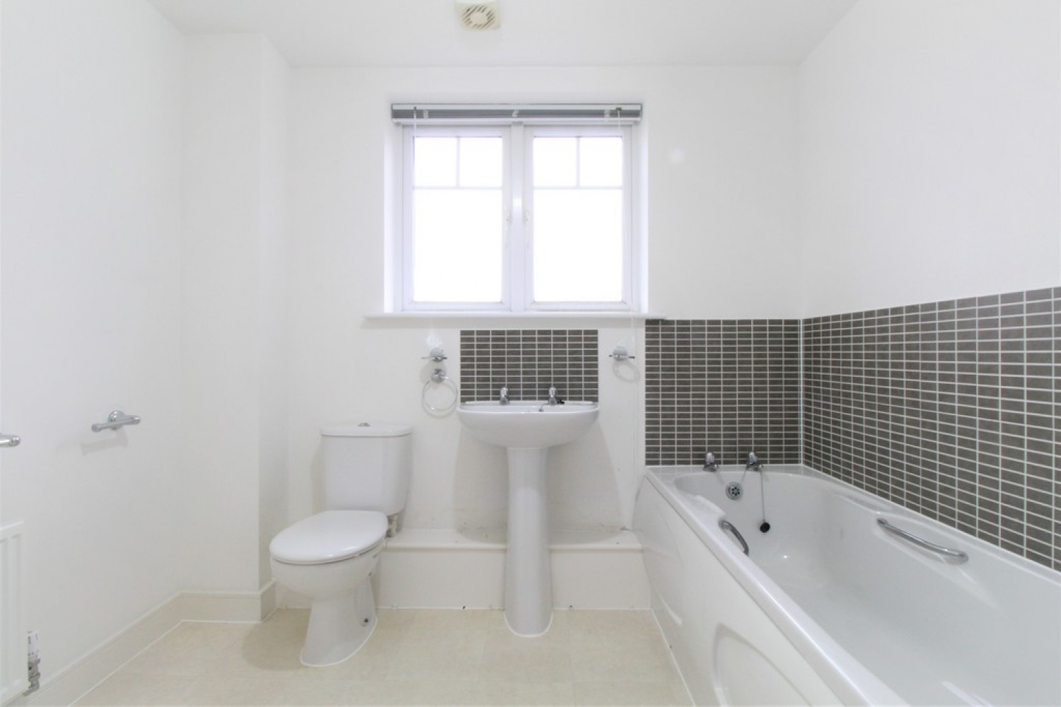 2 bedroom Flat for Letting Joy Clucas House, Apprentice House