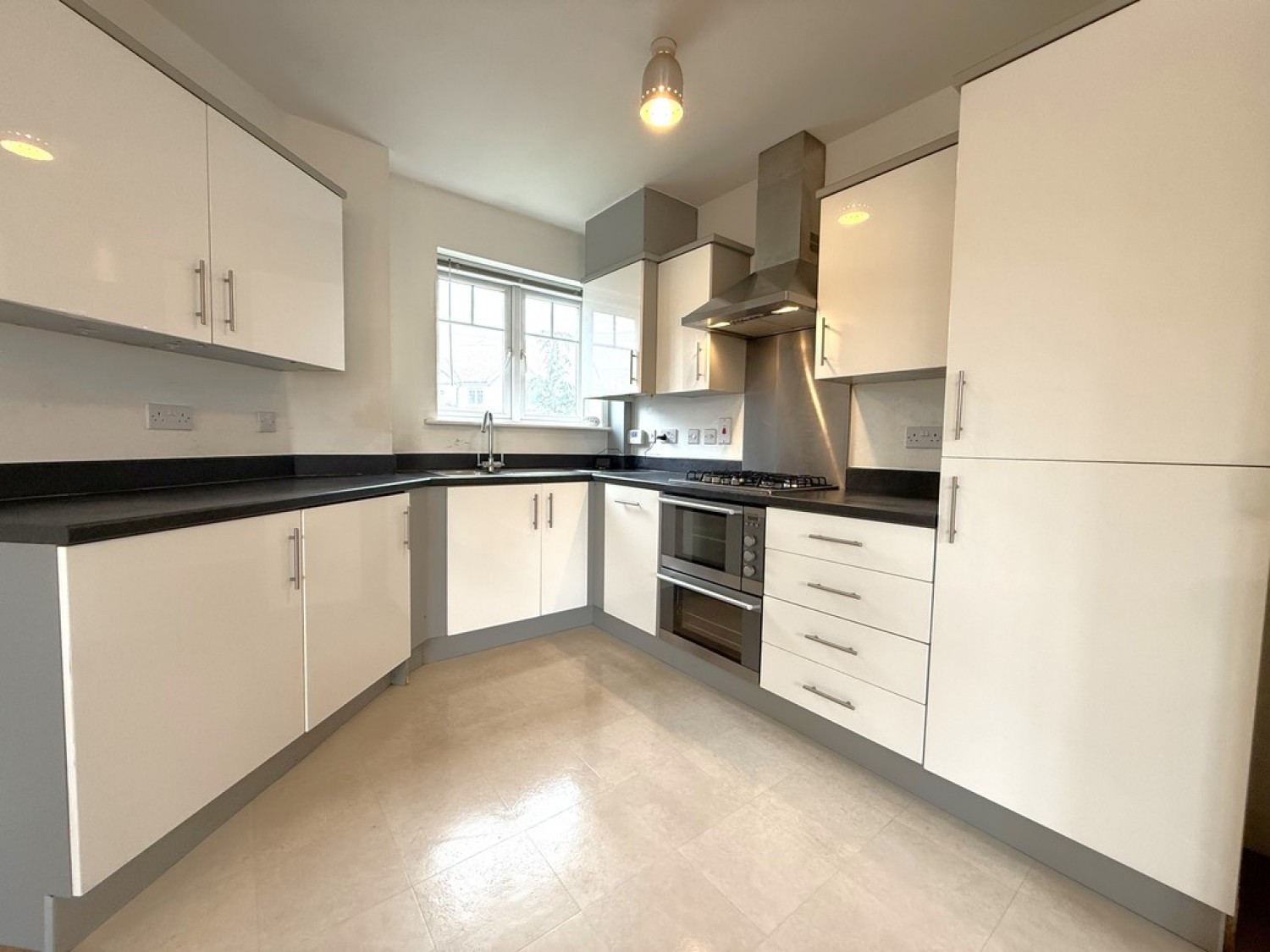 2 bedroom Flat for Letting Apprentice Drive, Colchester