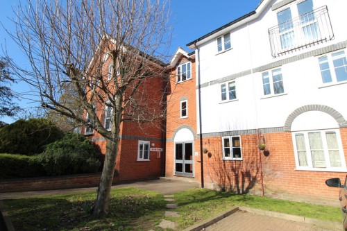 Victoria Chase, North Station Road