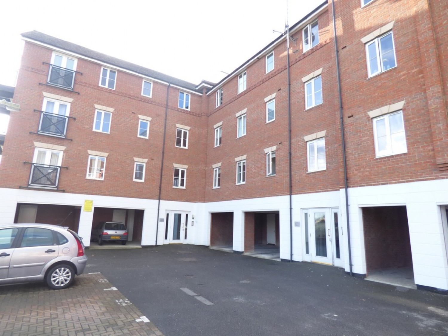 2 bedroom Flat for Letting Bradford Drive, North Station