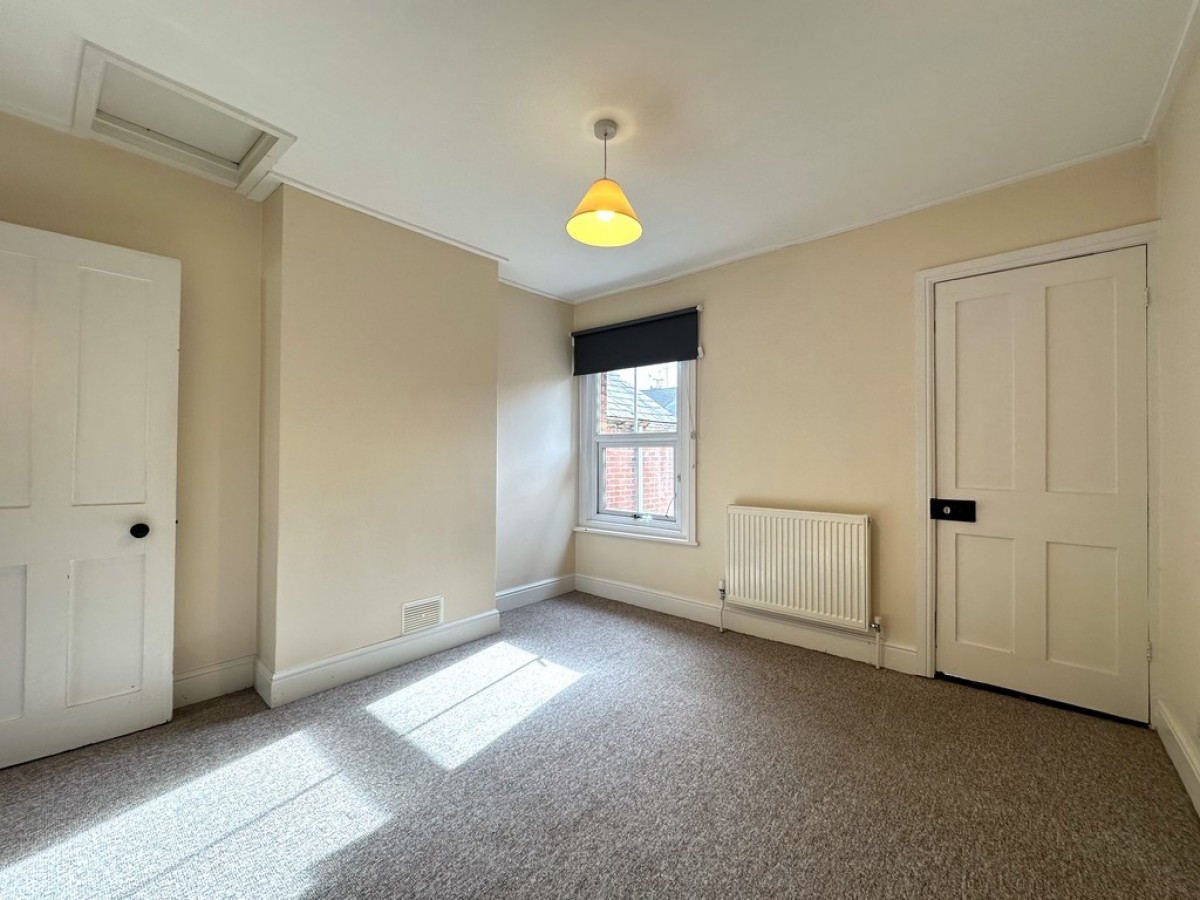 Fairfax Road, Town Centre