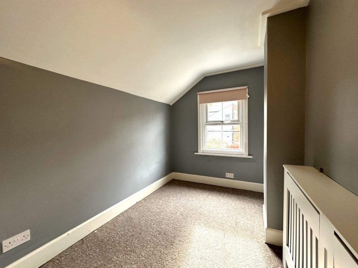 Fairfax Road, Town Centre