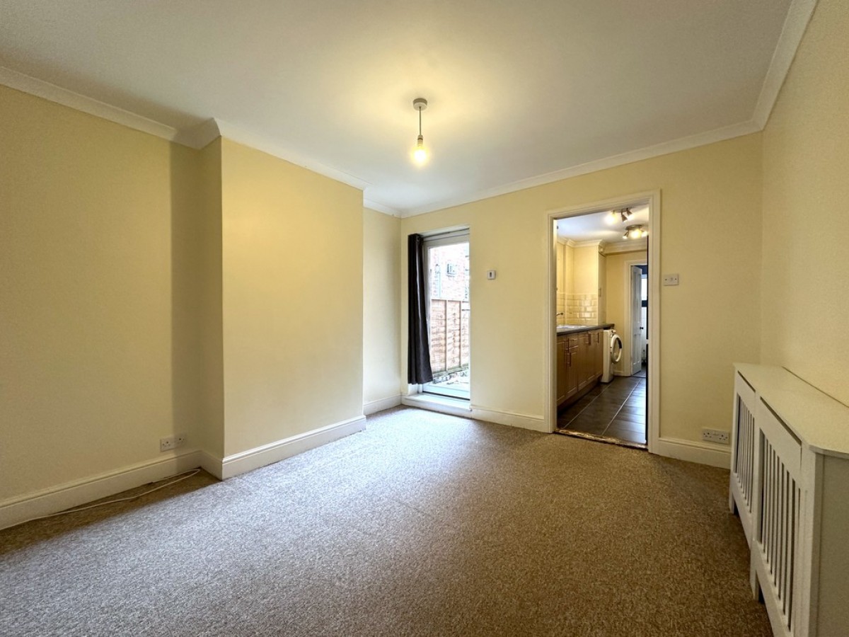 Fairfax Road, Town Centre