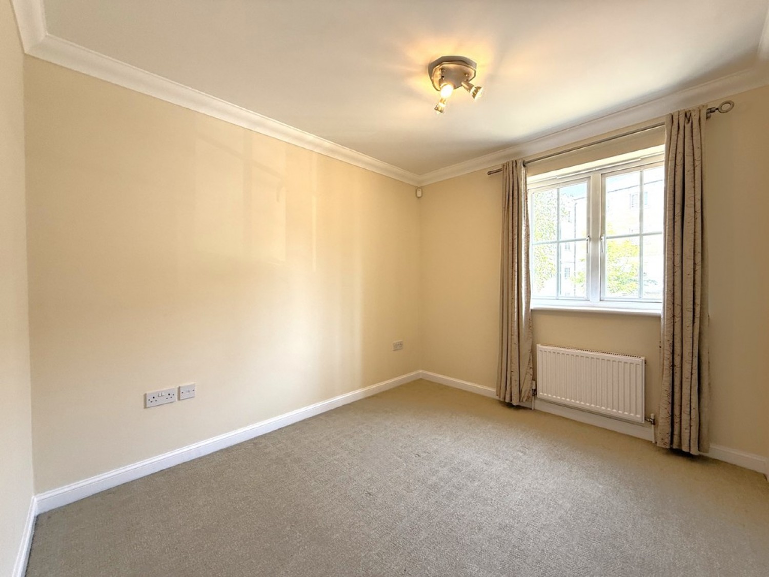 2 bedroom Flat for Letting George Williams Way, Town Centre