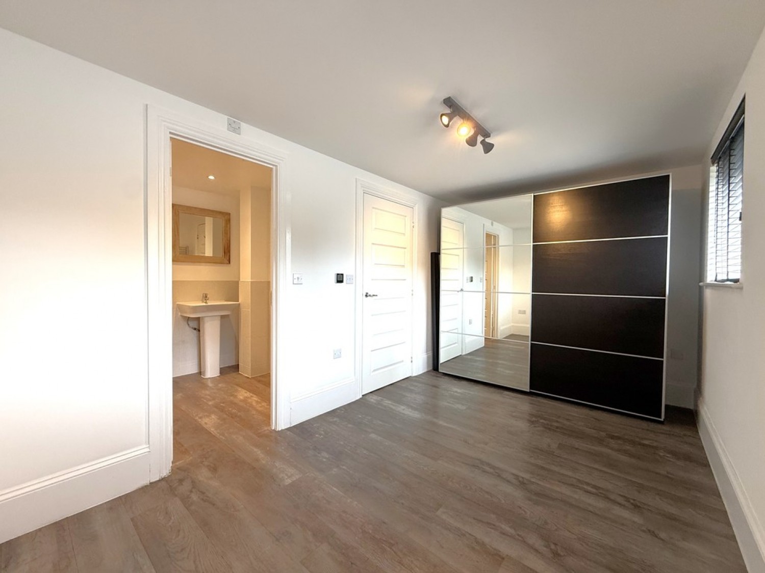 2 bedroom House for Letting Emperor Road, Town Centre