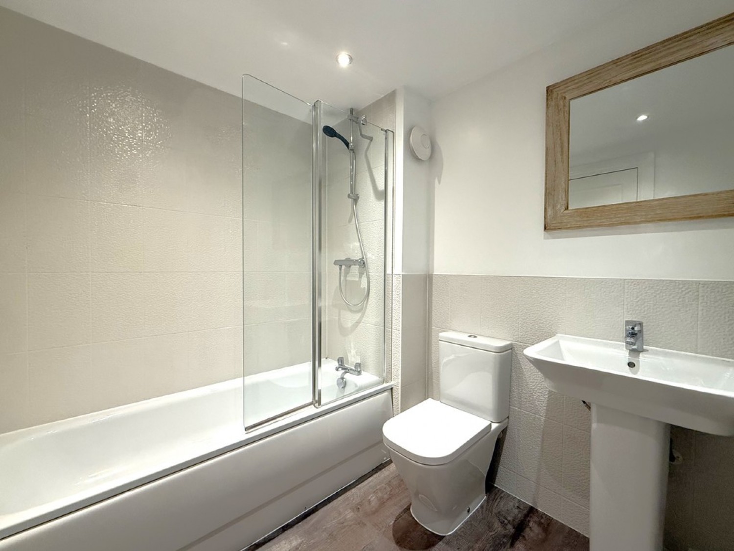 2 bedroom House for Letting Emperor Road, Town Centre