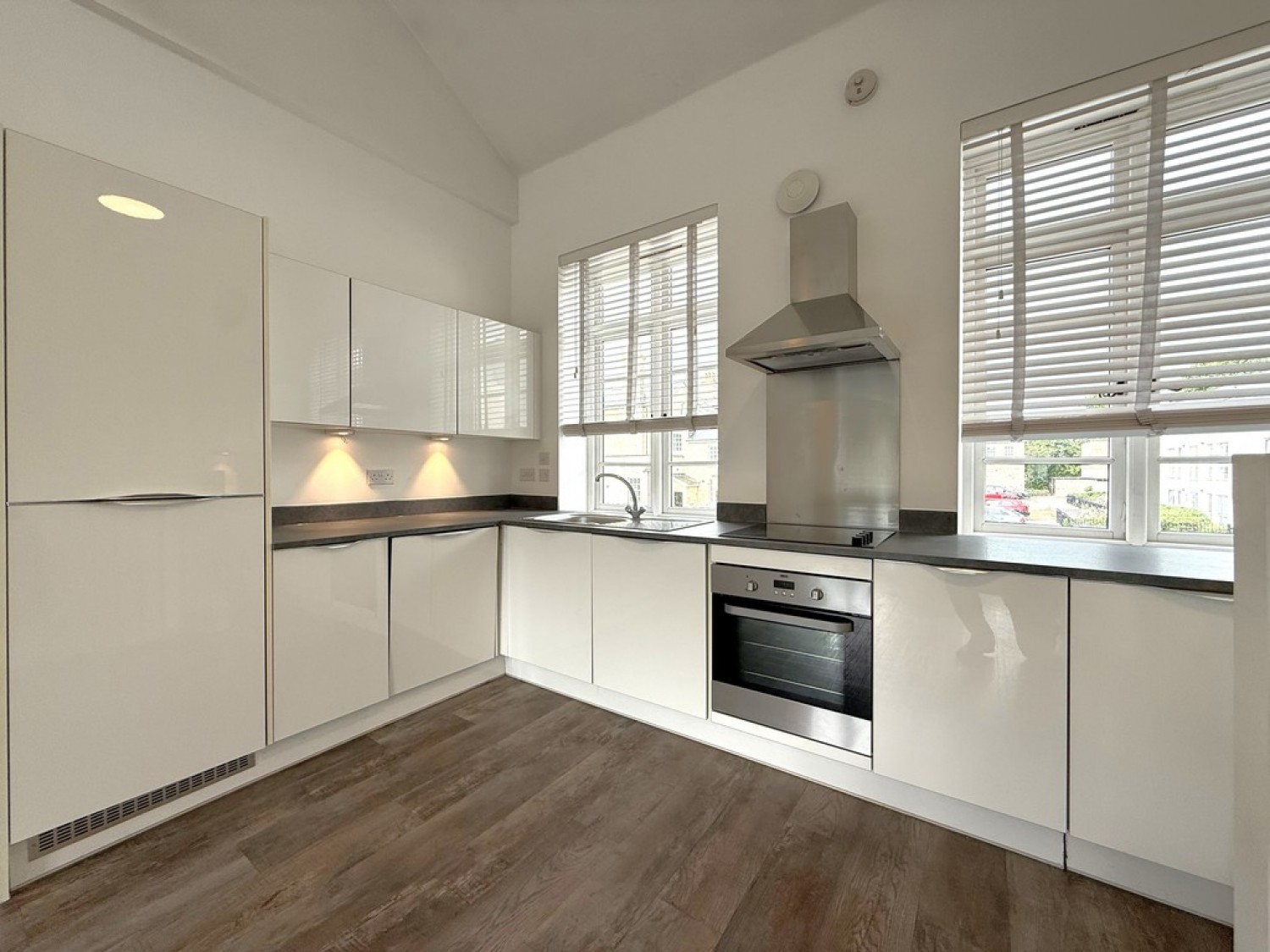 2 bedroom House for Letting Emperor Road, Town Centre