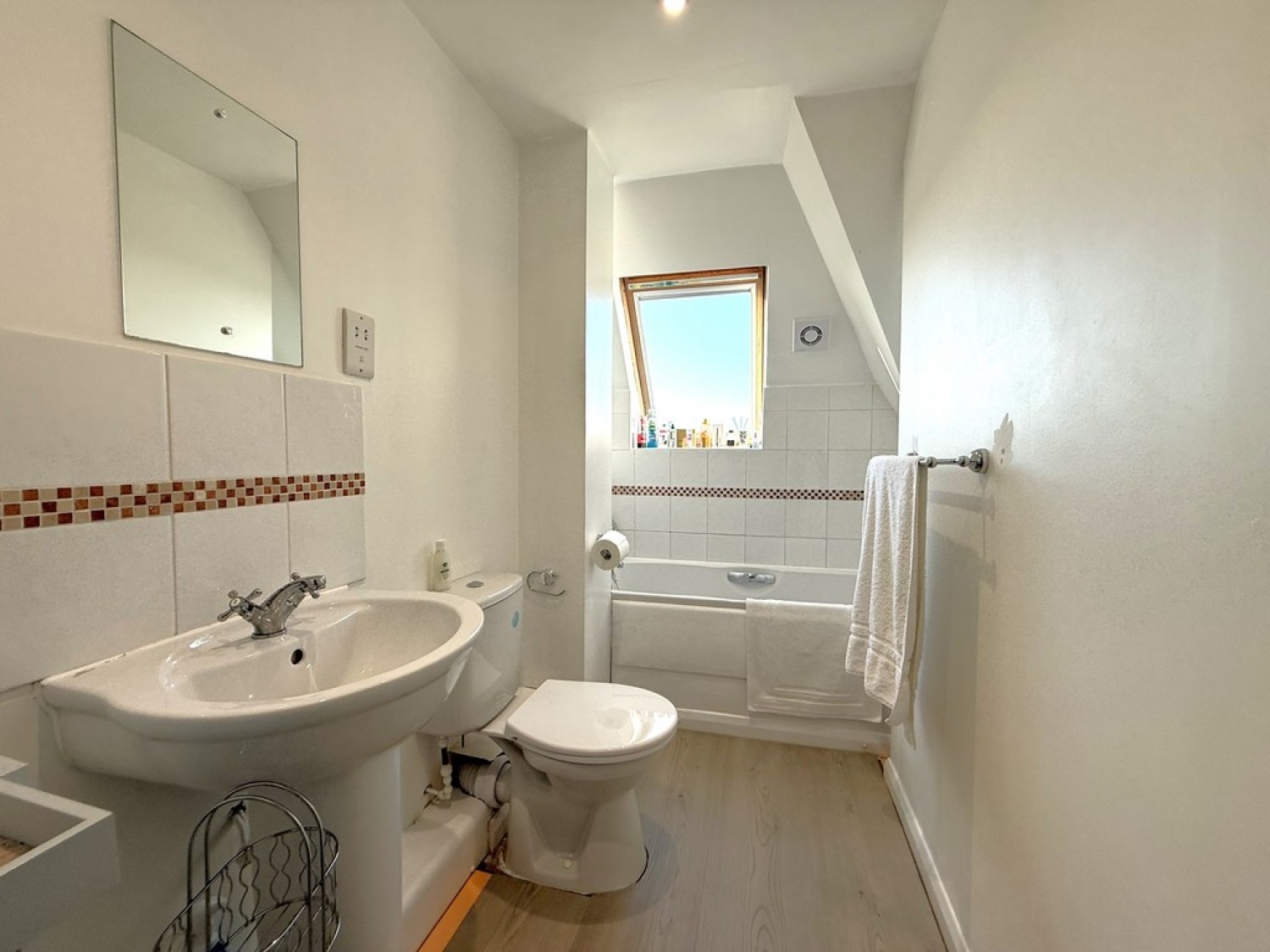 2 bedroom Flat for Letting Hardies Point, Hythe