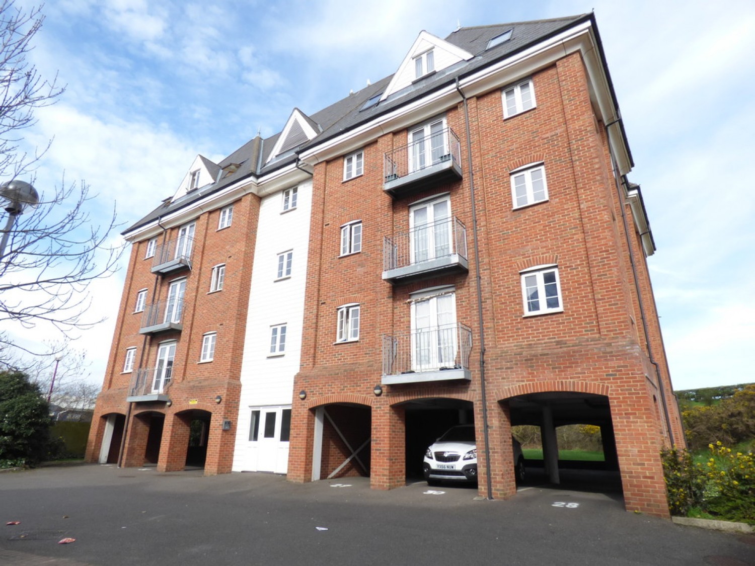 2 bedroom Flat for Letting Hardies Point, Hythe