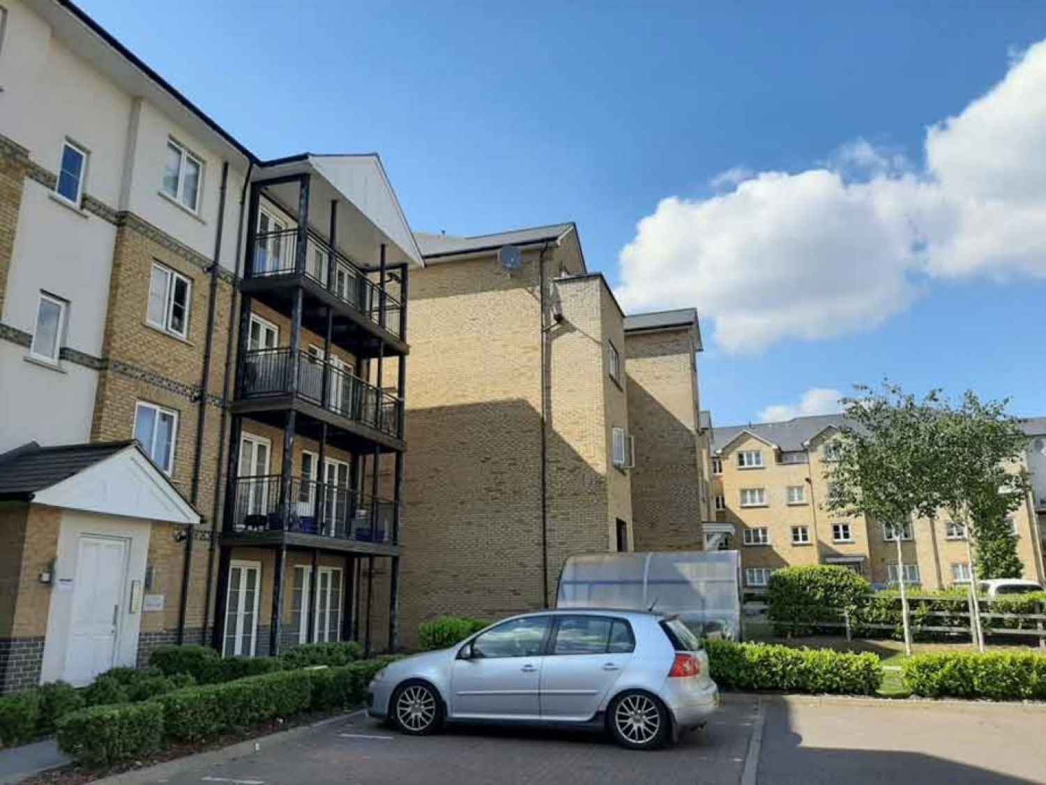 2 bedroom Flat for Letting Imperial Court, North Station