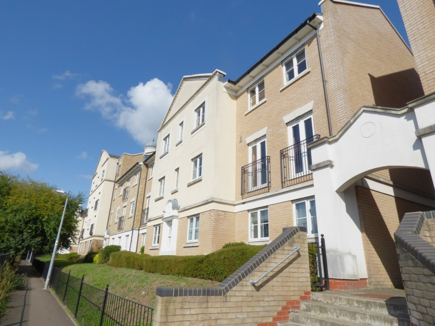 2 bedroom Flat for Sale Woods Court, North Station