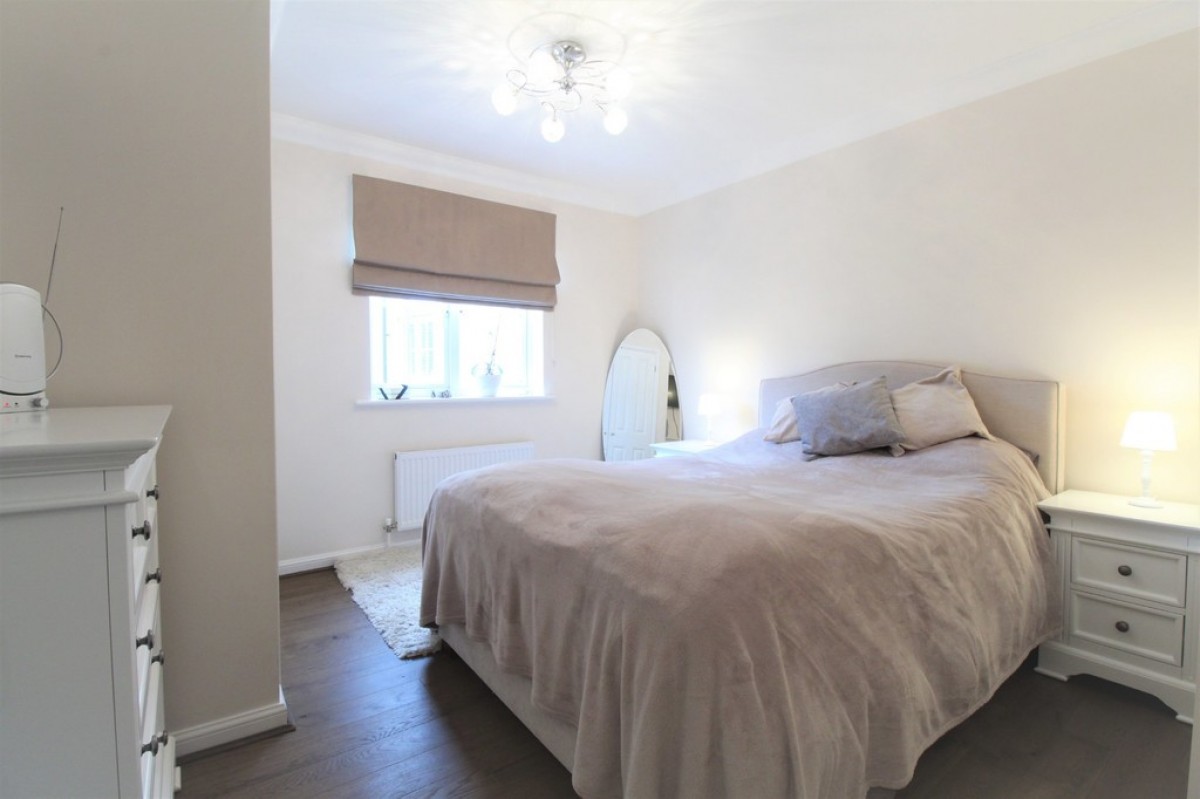 George Williams Way, Town Centre