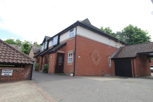 Nicholsons Grove, Town Centre