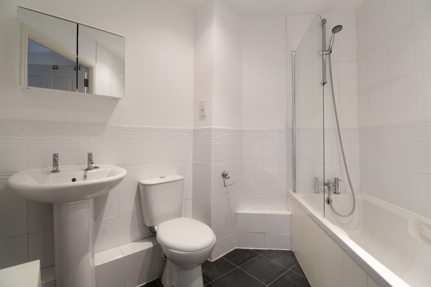 2 bedroom Flat in Albany Gardens, Hythe