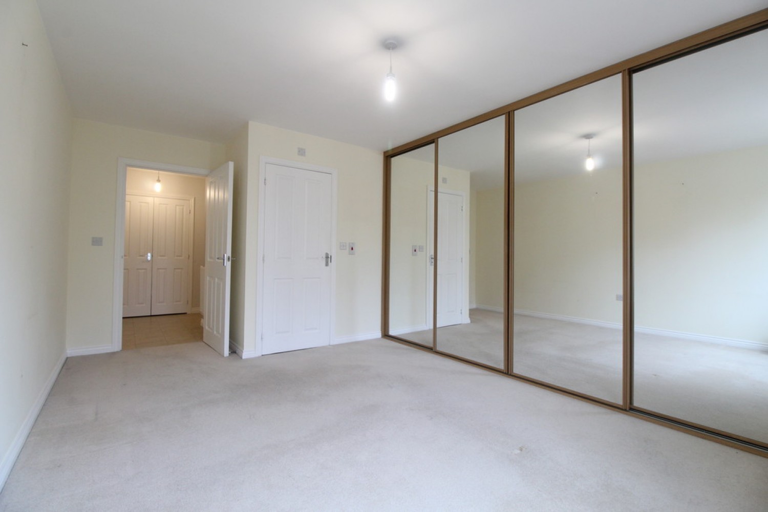 2 bedroom Flat for Letting Abbeyfields, Circualr Road South