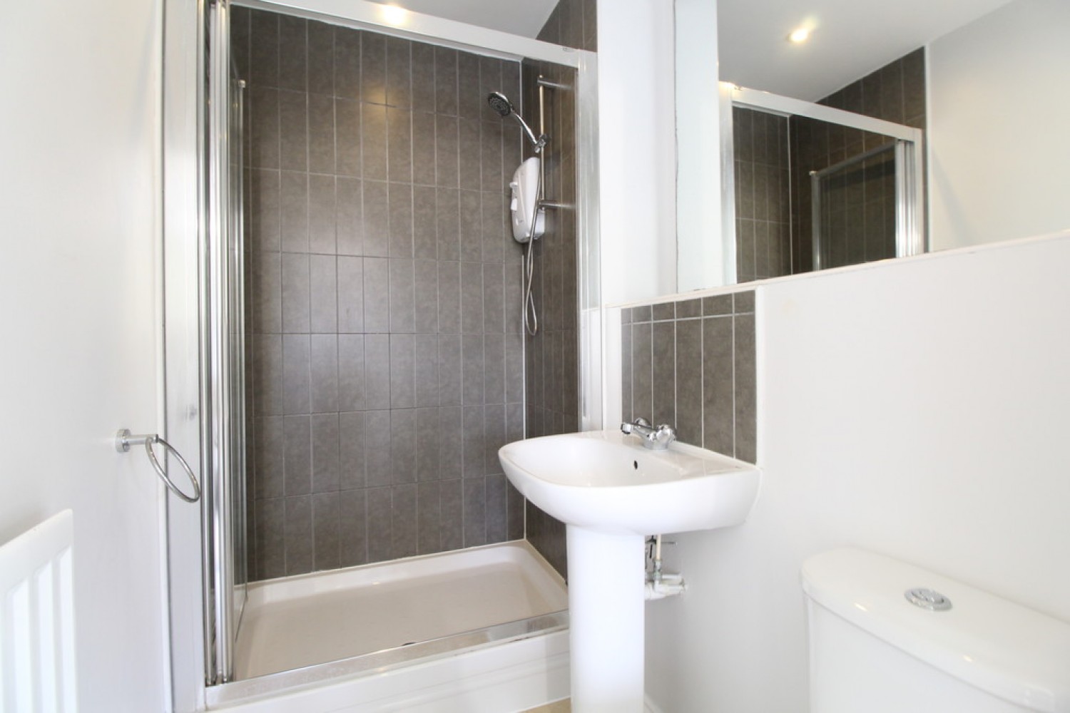 2 bedroom Flat for Letting Abbeyfields, Circualr Road South