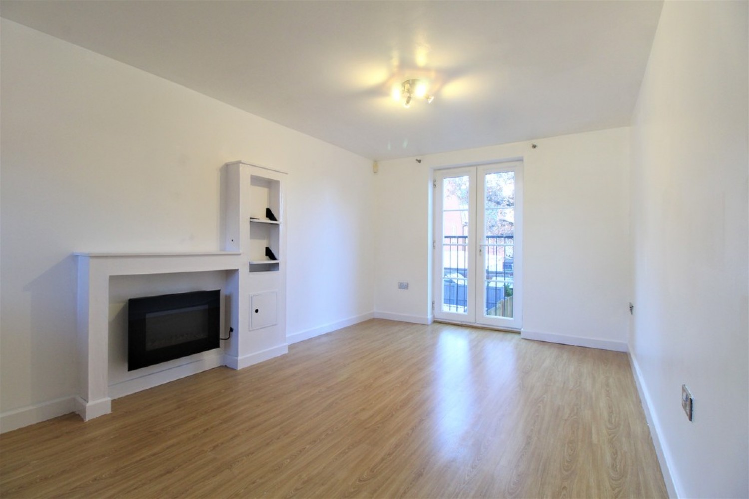 2 bedroom Flat for Letting Mortimer Gardens, Myland