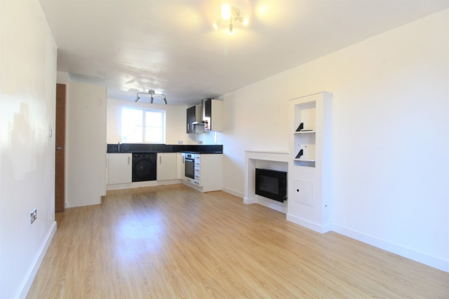 2 bedroom Flat for Letting Mortimer Gardens, Myland