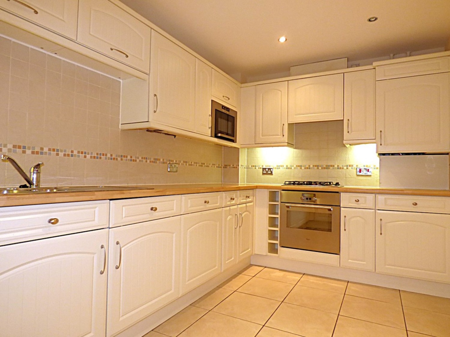 3 bedroom Flat for Sale Henry Laver Court, Balkerne Heights