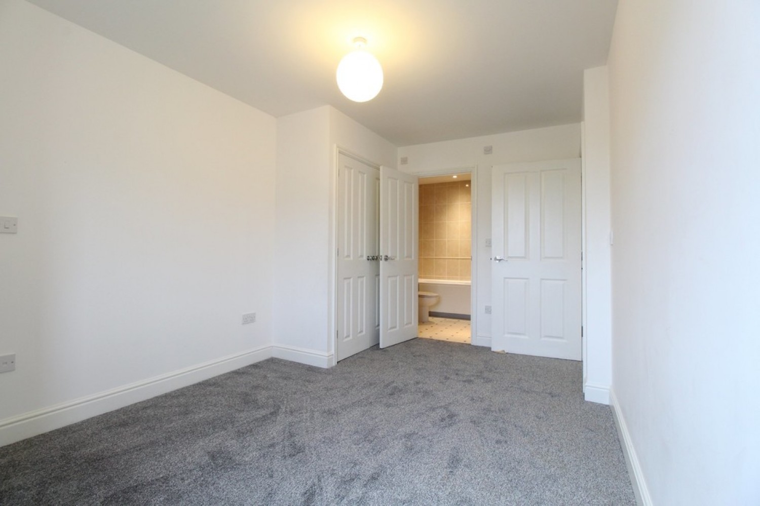 2 bedroom Flat for Sale Bloyes Mews, North Station