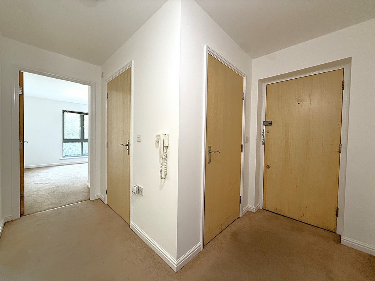 Bradman Court, Circular Road East