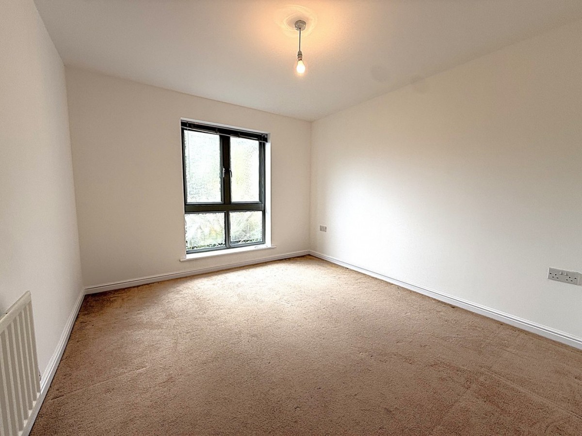 Bradman Court, Circular Road East
