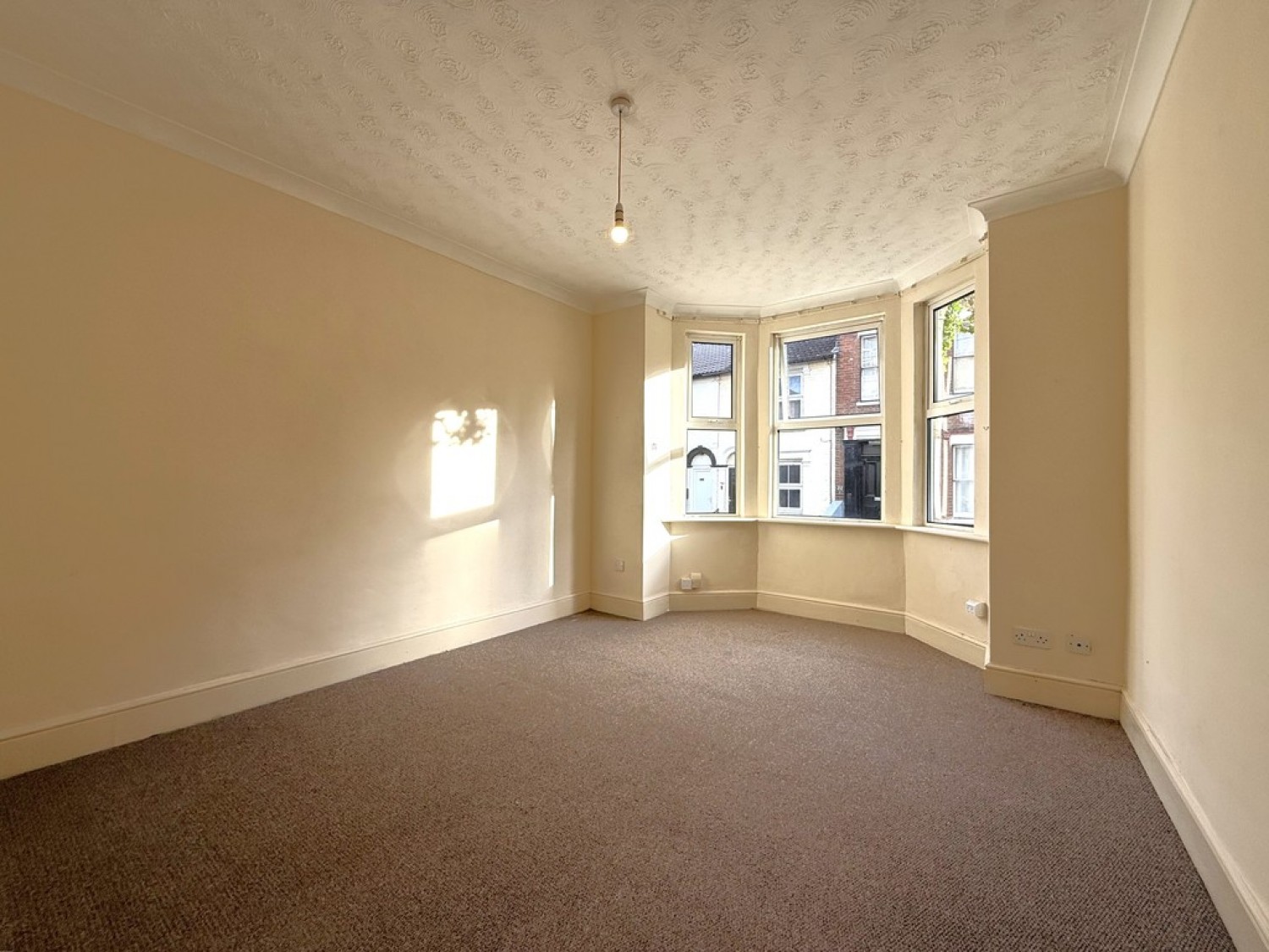 Alexandra Road, Town Centre